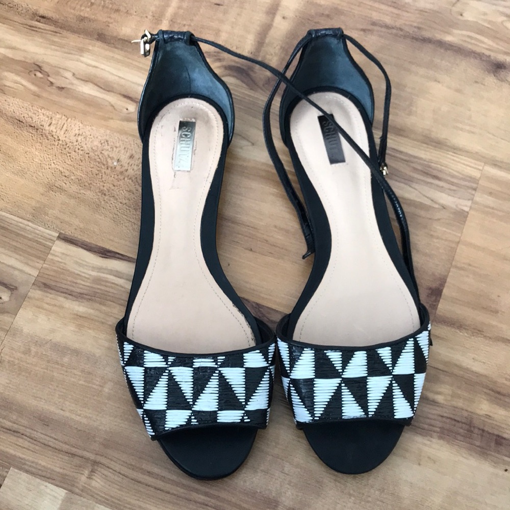 Super cute flat sandals
